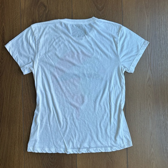 Chaser White Tee with Colorful Lips Design NWOT - Picture 5 of 7